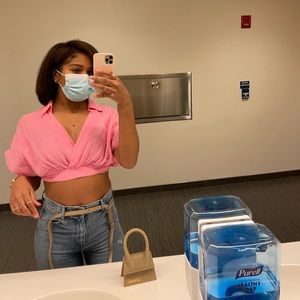 A chic bag from Jacquemus. Only worn a few times. In great condition.